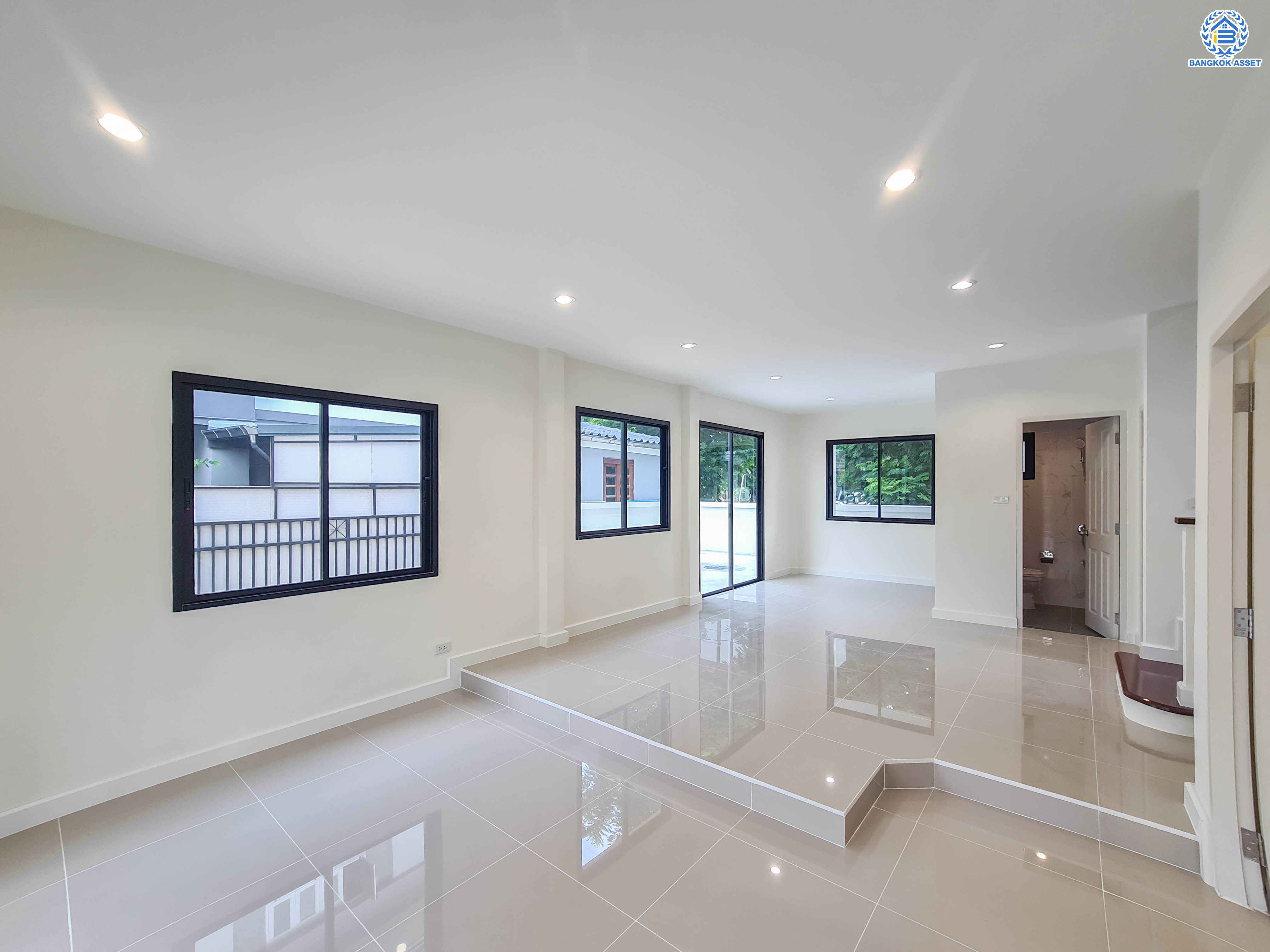 บ้านมือสองตกแต่งใหม่ แบรนด์ LH โครงการ ชัยพฤกษ์ บางบัวทอง หลังใหญ่ เนื้อที่ 55.2 ตร.ว. ฟังก์ชัน 3 ห้องนอน 3 ห้องน้ำ 1 ห้องอเนกประสงค์ พร้อม Facilities ครบครัน บนทำเลเดินทางสะดวก ติดถนนบางกรวย-ไทรน้อย ใกล้เซ็นทรัลเวสต์เกต และรถไฟฟ้าสายสีม่วง "สถานีบางพลู"